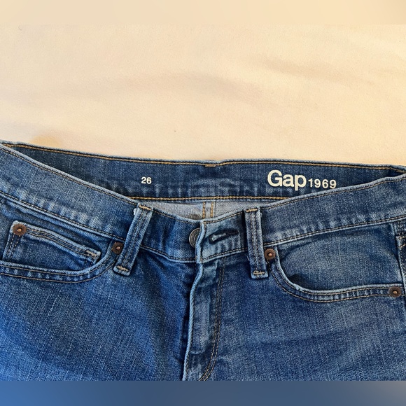 GAP denim shorts - Picture 2 of 4